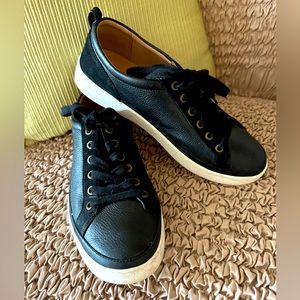 Vionic black leather sneakers. Women’s size 10